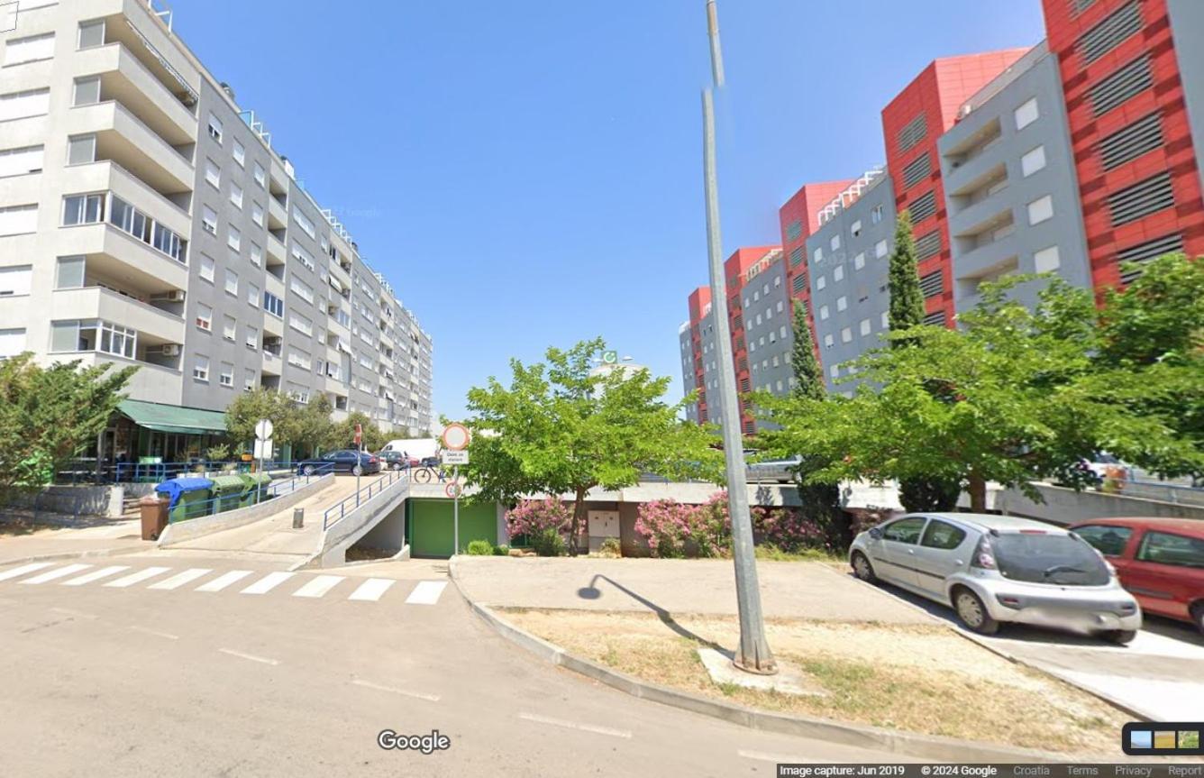 Amarena With Parking Apartment